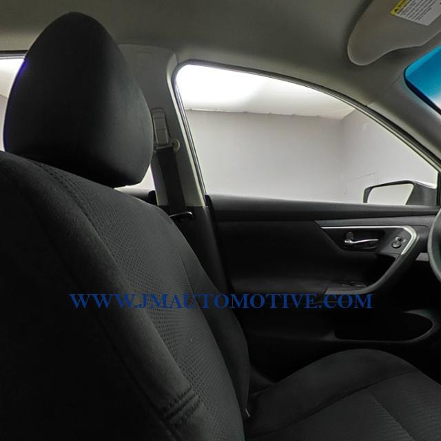 2015 Nissan Altima 4dr Sdn I4 2.5 S, available for sale in Naugatuck, Connecticut | J&M Automotive Sls&Svc LLC. Naugatuck, Connecticut 2015 Nissan Altima 4dr Sdn I4 2.5 S, available for sale in Naugatuck, Connecticut | J&M Automotive Sls&Svc LLC. Naugatuck, Connecticut