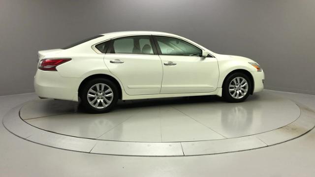2015 Nissan Altima 4dr Sdn I4 2.5 S, available for sale in Naugatuck, Connecticut | J&M Automotive Sls&Svc LLC. Naugatuck, Connecticut 2015 Nissan Altima 4dr Sdn I4 2.5 S, available for sale in Naugatuck, Connecticut | J&M Automotive Sls&Svc LLC. Naugatuck, Connecticut