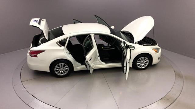2015 Nissan Altima 4dr Sdn I4 2.5 S, available for sale in Naugatuck, Connecticut | J&M Automotive Sls&Svc LLC. Naugatuck, Connecticut 2015 Nissan Altima 4dr Sdn I4 2.5 S, available for sale in Naugatuck, Connecticut | J&M Automotive Sls&Svc LLC. Naugatuck, Connecticut