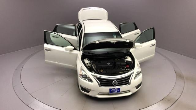 2015 Nissan Altima 4dr Sdn I4 2.5 S, available for sale in Naugatuck, Connecticut | J&M Automotive Sls&Svc LLC. Naugatuck, Connecticut 2015 Nissan Altima 4dr Sdn I4 2.5 S, available for sale in Naugatuck, Connecticut | J&M Automotive Sls&Svc LLC. Naugatuck, Connecticut