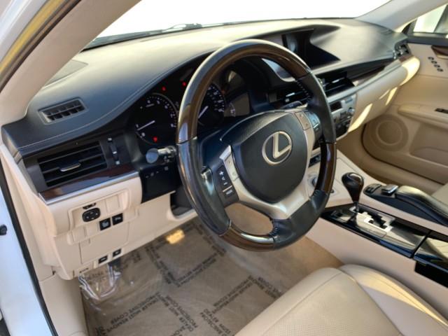 2013 Lexus Es 350 4dr Sdn, available for sale in Forestville, Maryland | Valentine Motor Company. Forestville, Maryland 2013 Lexus Es 350 4dr Sdn, available for sale in Forestville, Maryland | Valentine Motor Company. Forestville, Maryland
