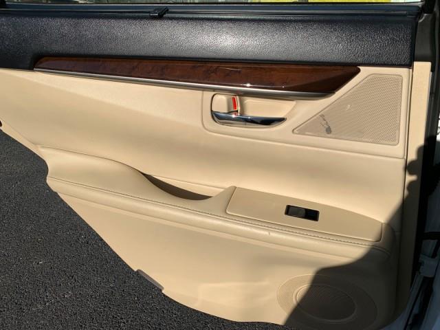 2013 Lexus Es 350 4dr Sdn, available for sale in Forestville, Maryland | Valentine Motor Company. Forestville, Maryland 2013 Lexus Es 350 4dr Sdn, available for sale in Forestville, Maryland | Valentine Motor Company. Forestville, Maryland