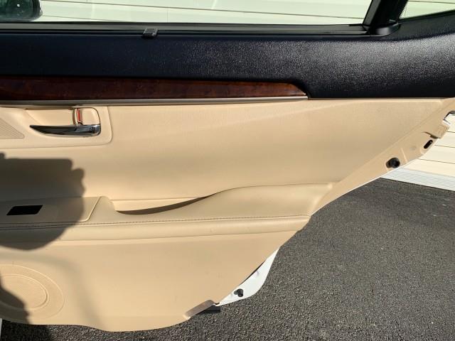 2013 Lexus Es 350 4dr Sdn, available for sale in Forestville, Maryland | Valentine Motor Company. Forestville, Maryland 2013 Lexus Es 350 4dr Sdn, available for sale in Forestville, Maryland | Valentine Motor Company. Forestville, Maryland