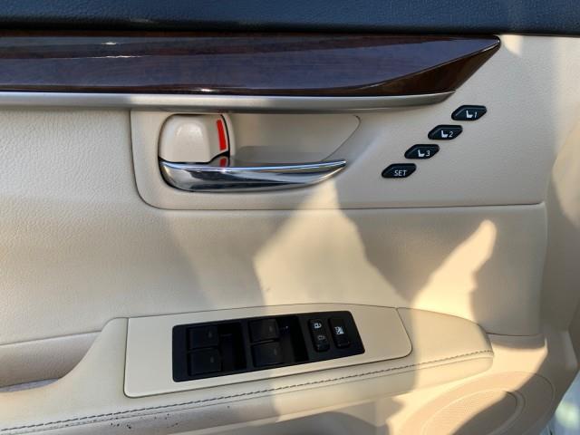 2013 Lexus Es 350 4dr Sdn, available for sale in Forestville, Maryland | Valentine Motor Company. Forestville, Maryland 2013 Lexus Es 350 4dr Sdn, available for sale in Forestville, Maryland | Valentine Motor Company. Forestville, Maryland