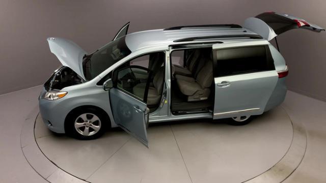 2015 Toyota Sienna 5dr 8-Pass Van LE FWD, available for sale in Naugatuck, Connecticut | J&M Automotive Sls&Svc LLC. Naugatuck, Connecticut 2015 Toyota Sienna 5dr 8-Pass Van LE FWD, available for sale in Naugatuck, Connecticut | J&M Automotive Sls&Svc LLC. Naugatuck, Connecticut