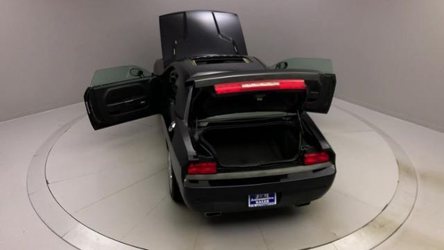 Used Dodge Challenger 2dr Cpe R/T 2011 | J&M Automotive Sls&Svc LLC. Naugatuck, Connecticut Used Dodge Challenger 2dr Cpe R/T 2011 | J&M Automotive Sls&Svc LLC. Naugatuck, Connecticut