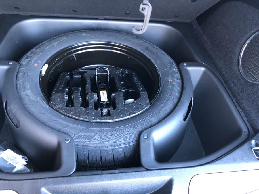 2016 Jeep Grand Cherokee 4WD 4dr High Overland, available for sale in Waterbury, Connecticut | National Auto Brokers, Inc.. Waterbury, Connecticut 2016 Jeep Grand Cherokee 4WD 4dr High Overland, available for sale in Waterbury, Connecticut | National Auto Brokers, Inc.. Waterbury, Connecticut