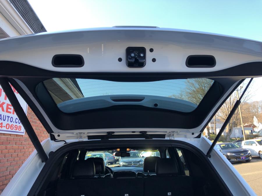 2016 Jeep Grand Cherokee 4WD 4dr High Overland, available for sale in Waterbury, Connecticut | National Auto Brokers, Inc.. Waterbury, Connecticut 2016 Jeep Grand Cherokee 4WD 4dr High Overland, available for sale in Waterbury, Connecticut | National Auto Brokers, Inc.. Waterbury, Connecticut