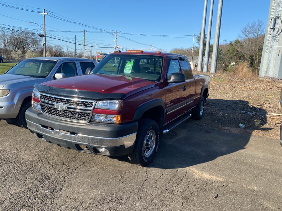 2005 Chevrolet Silverado 2500HD Ext Cab 143.5" WB 4WD LS, available for sale in Wallingford, Connecticut | Vertucci Automotive Inc. Wallingford, Connecticut