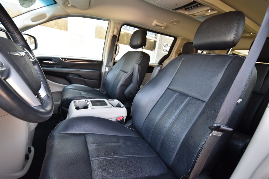 Used Chrysler Town & Country 4dr Wgn Touring 2013 | Highline Car Connection. Waterbury, Connecticut Used Chrysler Town & Country 4dr Wgn Touring 2013 | Highline Car Connection. Waterbury, Connecticut