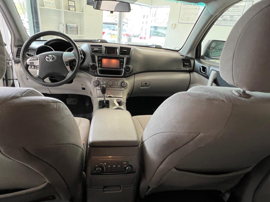 2013 Toyota Highlander 4WD 4dr V6 SE (Natl), available for sale in Hartford, Connecticut | Franklin Motors Auto Sales LLC. Hartford, Connecticut 2013 Toyota Highlander 4WD 4dr V6 SE (Natl), available for sale in Hartford, Connecticut | Franklin Motors Auto Sales LLC. Hartford, Connecticut