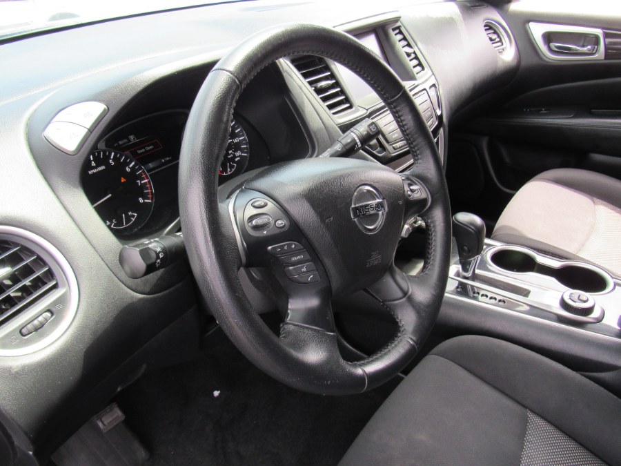 2018 Nissan Pathfinder 4x4 SV, available for sale in Irvington, New Jersey | NJ Used Cars Center. Irvington, New Jersey 2018 Nissan Pathfinder 4x4 SV, available for sale in Irvington, New Jersey | NJ Used Cars Center. Irvington, New Jersey