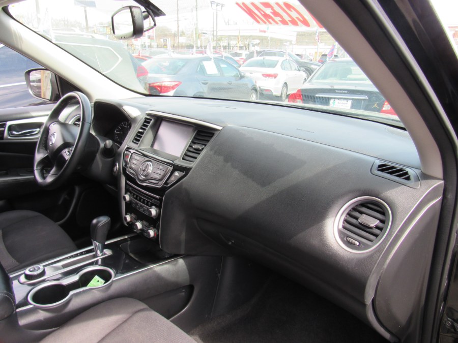 2018 Nissan Pathfinder 4x4 SV, available for sale in Irvington, New Jersey | NJ Used Cars Center. Irvington, New Jersey 2018 Nissan Pathfinder 4x4 SV, available for sale in Irvington, New Jersey | NJ Used Cars Center. Irvington, New Jersey
