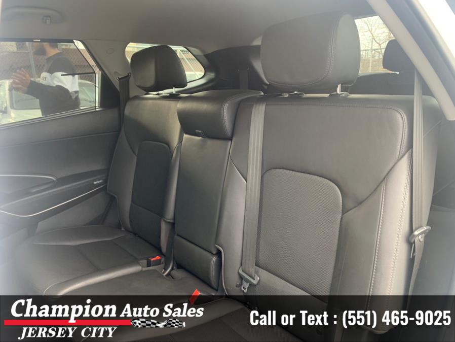 Used Hyundai Santa Fe SE 3.3L Auto AWD 2017 | Champion Auto Sales of JC. Jersey City, New Jersey Used Hyundai Santa Fe SE 3.3L Auto AWD 2017 | Champion Auto Sales of JC. Jersey City, New Jersey