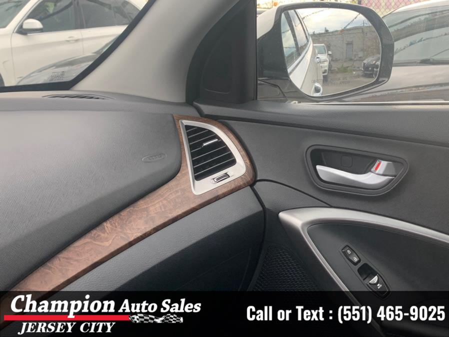 Used Hyundai Santa Fe SE 3.3L Auto AWD 2017 | Champion Auto Sales of JC. Jersey City, New Jersey Used Hyundai Santa Fe SE 3.3L Auto AWD 2017 | Champion Auto Sales of JC. Jersey City, New Jersey