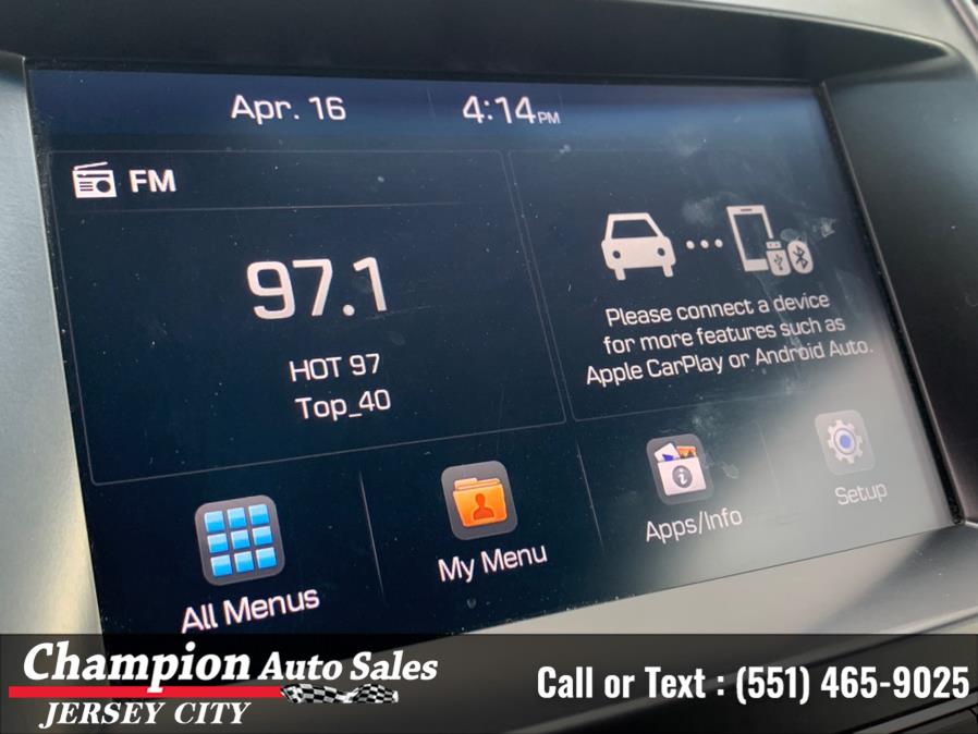 Used Hyundai Santa Fe SE 3.3L Auto AWD 2017 | Champion Auto Sales of JC. Jersey City, New Jersey Used Hyundai Santa Fe SE 3.3L Auto AWD 2017 | Champion Auto Sales of JC. Jersey City, New Jersey