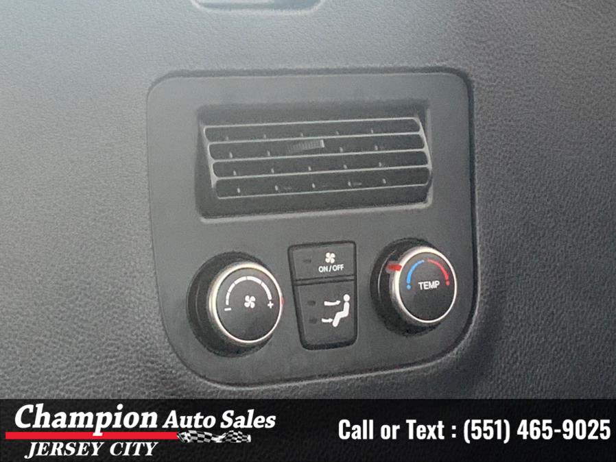 Used Hyundai Santa Fe SE 3.3L Auto AWD 2017 | Champion Auto Sales of JC. Jersey City, New Jersey Used Hyundai Santa Fe SE 3.3L Auto AWD 2017 | Champion Auto Sales of JC. Jersey City, New Jersey