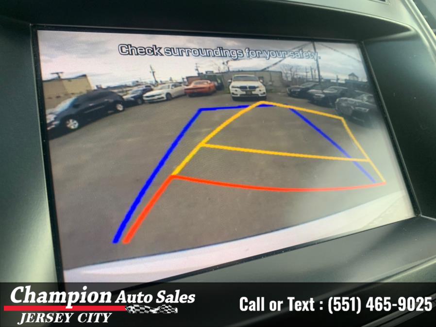 Used Hyundai Santa Fe SE 3.3L Auto AWD 2017 | Champion Auto Sales of JC. Jersey City, New Jersey Used Hyundai Santa Fe SE 3.3L Auto AWD 2017 | Champion Auto Sales of JC. Jersey City, New Jersey