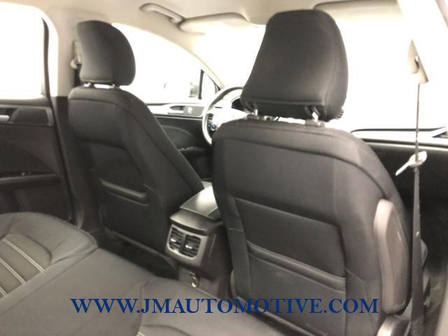 2015 Ford Fusion 4dr Sdn SE FWD, available for sale in Naugatuck, Connecticut | J&M Automotive Sls&Svc LLC. Naugatuck, Connecticut 2015 Ford Fusion 4dr Sdn SE FWD, available for sale in Naugatuck, Connecticut | J&M Automotive Sls&Svc LLC. Naugatuck, Connecticut