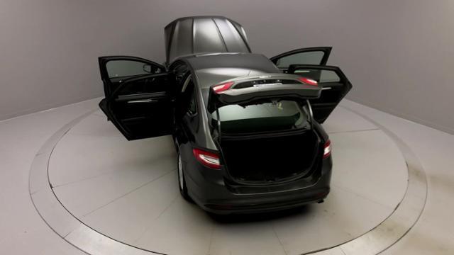 2015 Ford Fusion 4dr Sdn SE FWD, available for sale in Naugatuck, Connecticut | J&M Automotive Sls&Svc LLC. Naugatuck, Connecticut 2015 Ford Fusion 4dr Sdn SE FWD, available for sale in Naugatuck, Connecticut | J&M Automotive Sls&Svc LLC. Naugatuck, Connecticut