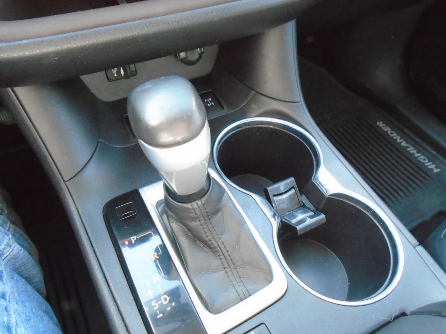 2014 Toyota Highlander AWD 4dr V6 XLE (Natl), available for sale in Waterbury, Connecticut | Jim Juliani Motors. Waterbury, Connecticut 2014 Toyota Highlander AWD 4dr V6 XLE (Natl), available for sale in Waterbury, Connecticut | Jim Juliani Motors. Waterbury, Connecticut
