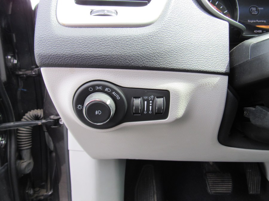 2018 Jeep Compass Latitude FWD, available for sale in Irvington, New Jersey | NJ Used Cars Center. Irvington, New Jersey 2018 Jeep Compass Latitude FWD, available for sale in Irvington, New Jersey | NJ Used Cars Center. Irvington, New Jersey