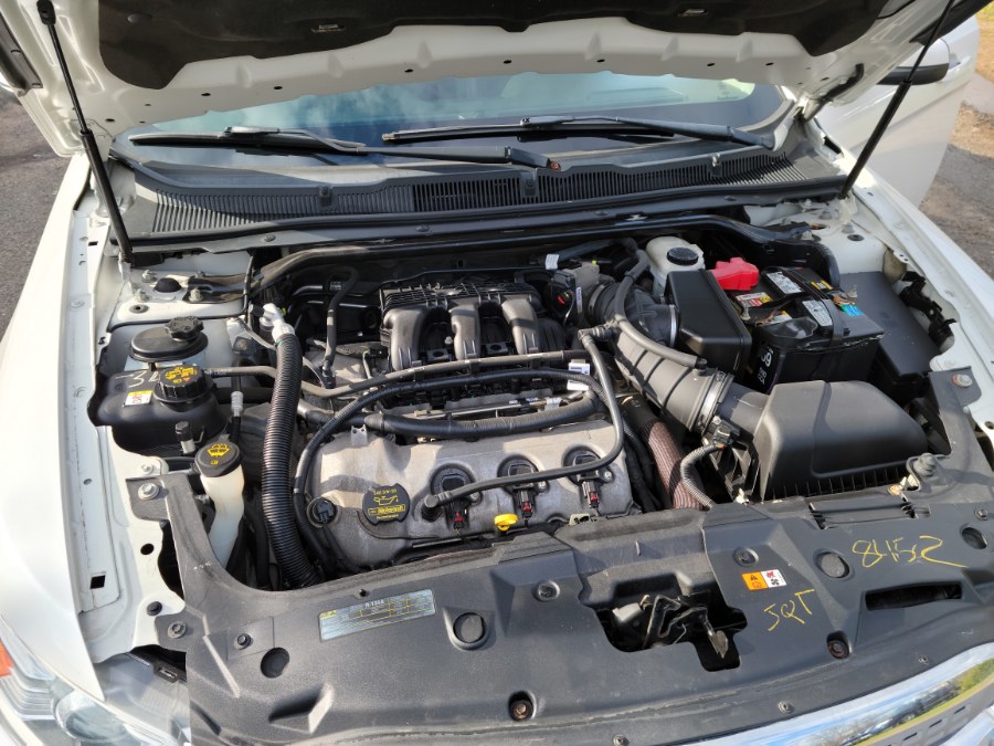 2010 Ford Taurus 4dr Sdn SEL Leather & Sunroof, available for sale in East Windsor, Connecticut | Toro Auto. East Windsor, Connecticut 2010 Ford Taurus 4dr Sdn SEL Leather & Sunroof, available for sale in East Windsor, Connecticut | Toro Auto. East Windsor, Connecticut