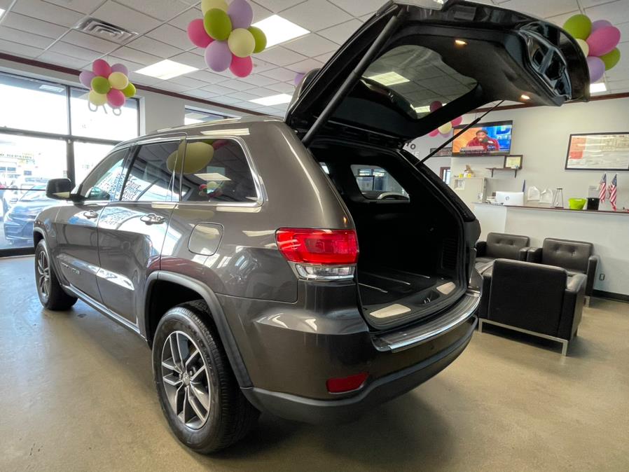 2017 Jeep Grand Cherokee Limited 4x2, available for sale in Inwood, New York | 5 Towns Drive. Inwood, New York 2017 Jeep Grand Cherokee Limited 4x2, available for sale in Inwood, New York | 5 Towns Drive. Inwood, New York