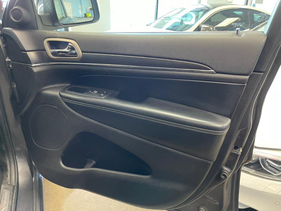 2017 Jeep Grand Cherokee Limited 4x2, available for sale in Inwood, New York | 5 Towns Drive. Inwood, New York 2017 Jeep Grand Cherokee Limited 4x2, available for sale in Inwood, New York | 5 Towns Drive. Inwood, New York