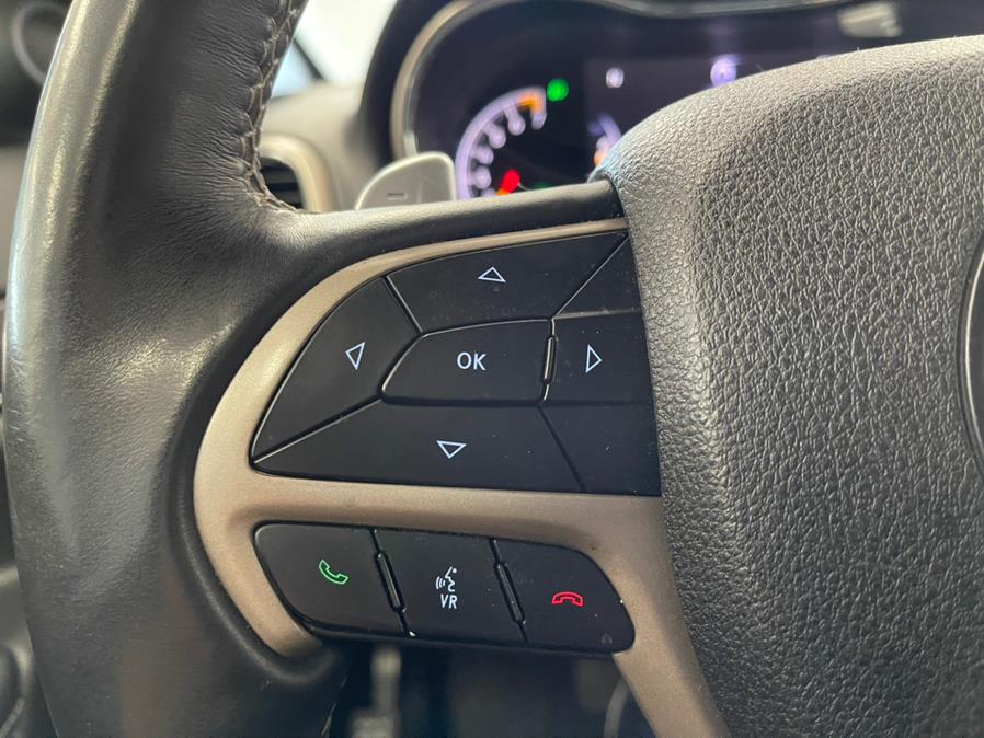 2017 Jeep Grand Cherokee Limited 4x2, available for sale in Inwood, New York | 5 Towns Drive. Inwood, New York 2017 Jeep Grand Cherokee Limited 4x2, available for sale in Inwood, New York | 5 Towns Drive. Inwood, New York