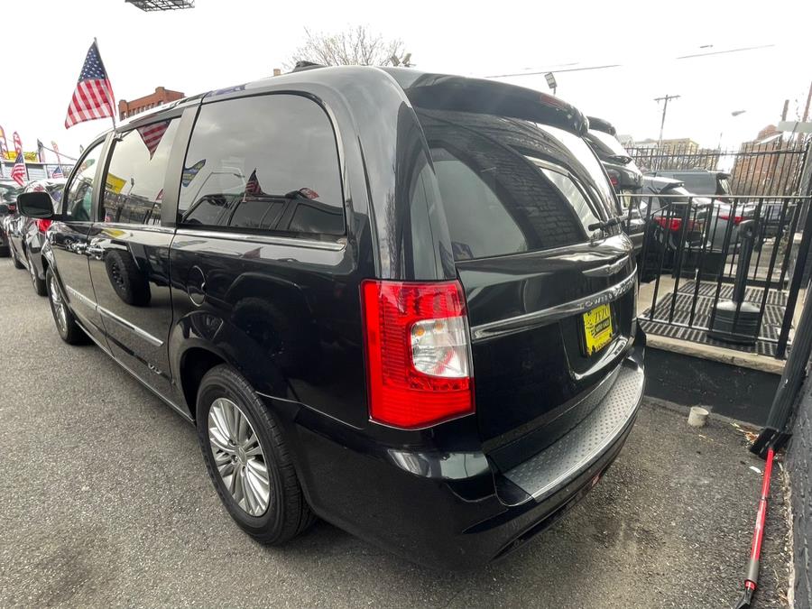 Used Chrysler Town & Country 4dr Wgn Touring-L 2013 | Zezo Auto Sales. Newark, New Jersey
