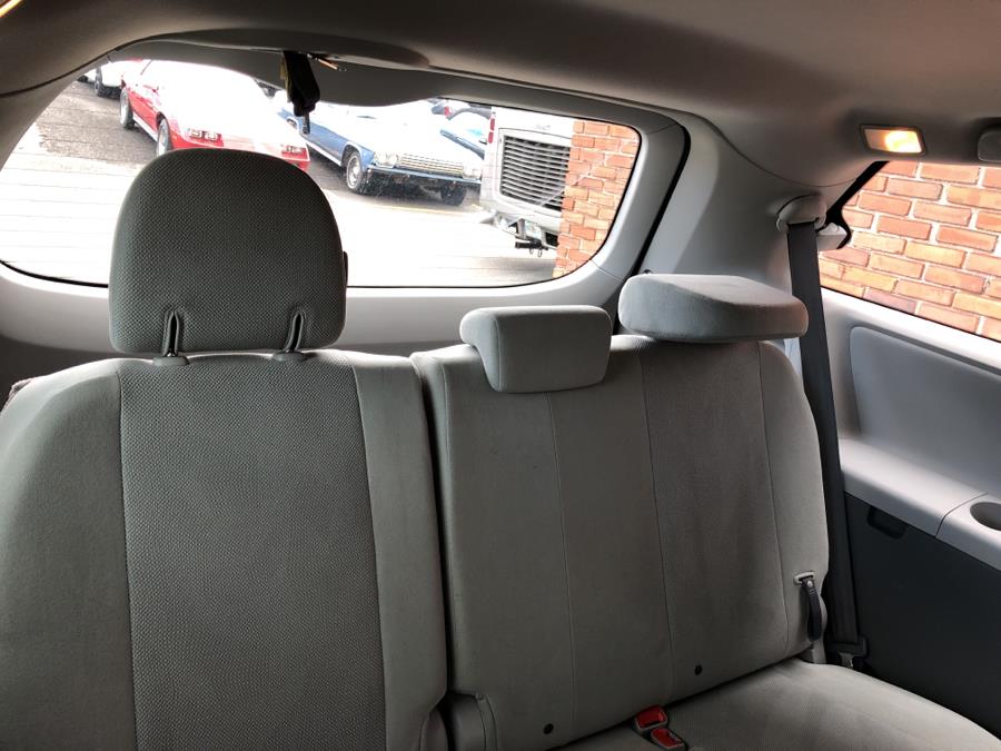 Used Toyota Sienna 5dr 7-Pass Van L 2013 | National Auto Brokers, Inc.. Waterbury, Connecticut Used Toyota Sienna 5dr 7-Pass Van L 2013 | National Auto Brokers, Inc.. Waterbury, Connecticut