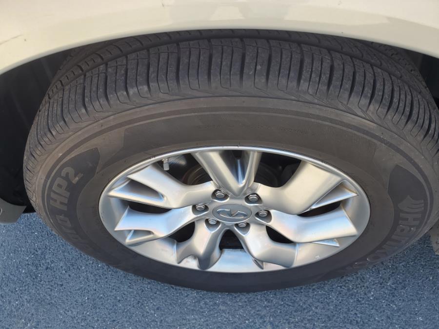 Used Infiniti QX56 4WD 4dr 7-passenger 2011 | Cos Central Auto. Meriden, Connecticut Used Infiniti QX56 4WD 4dr 7-passenger 2011 | Cos Central Auto. Meriden, Connecticut