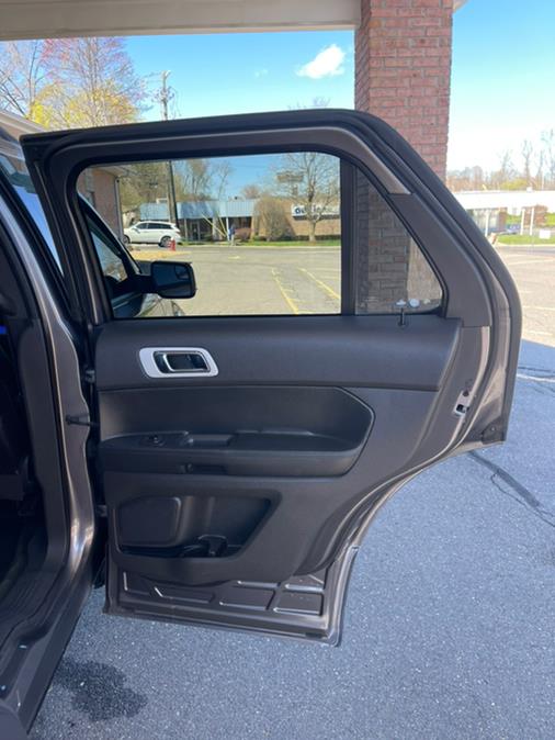 2013 Ford Explorer 4WD 4dr XLT, available for sale in New Britain, Connecticut | Supreme Automotive. New Britain, Connecticut 2013 Ford Explorer 4WD 4dr XLT, available for sale in New Britain, Connecticut | Supreme Automotive. New Britain, Connecticut