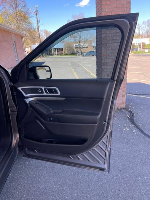 2013 Ford Explorer 4WD 4dr XLT, available for sale in New Britain, Connecticut | Supreme Automotive. New Britain, Connecticut 2013 Ford Explorer 4WD 4dr XLT, available for sale in New Britain, Connecticut | Supreme Automotive. New Britain, Connecticut