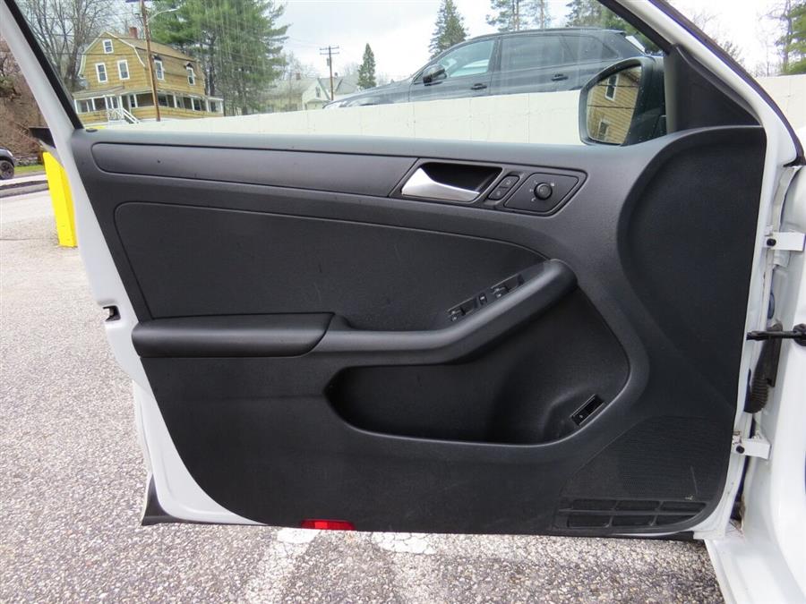 Used Volkswagen Jetta 1.4T S 4dr Sedan 5M 2016 | Lake City Exports Inc. Auburn, Maine Used Volkswagen Jetta 1.4T S 4dr Sedan 5M 2016 | Lake City Exports Inc. Auburn, Maine