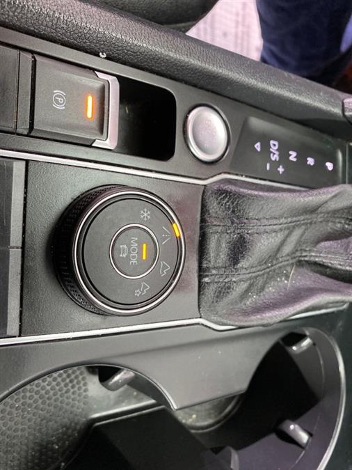 Used Volkswagen Atlas 3.6L V6 SE w/Technology R-Line 2019 | Queens Auto Mall. Richmond Hill, New York Used Volkswagen Atlas 3.6L V6 SE w/Technology R-Line 2019 | Queens Auto Mall. Richmond Hill, New York