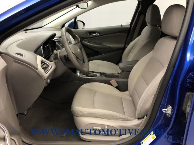 Used Chevrolet Cruze 4dr HB 1.4L LT w/1SD 2017 | J&M Automotive Sls&Svc LLC. Naugatuck, Connecticut Used Chevrolet Cruze 4dr HB 1.4L LT w/1SD 2017 | J&M Automotive Sls&Svc LLC. Naugatuck, Connecticut