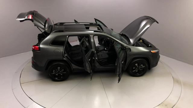 2016 Jeep Cherokee 4WD 4dr High Altitude, available for sale in Naugatuck, Connecticut | J&M Automotive Sls&Svc LLC. Naugatuck, Connecticut 2016 Jeep Cherokee 4WD 4dr High Altitude, available for sale in Naugatuck, Connecticut | J&M Automotive Sls&Svc LLC. Naugatuck, Connecticut