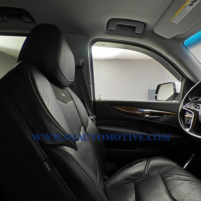 Used Cadillac Escalade 4WD 4dr Luxury 2017 | J&M Automotive Sls&Svc LLC. Naugatuck, Connecticut Used Cadillac Escalade 4WD 4dr Luxury 2017 | J&M Automotive Sls&Svc LLC. Naugatuck, Connecticut