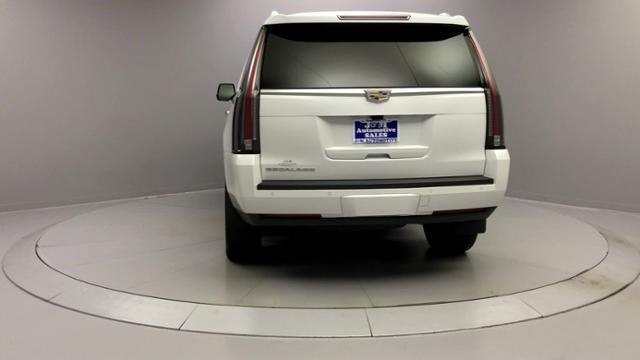 Used Cadillac Escalade 4WD 4dr Luxury 2017 | J&M Automotive Sls&Svc LLC. Naugatuck, Connecticut Used Cadillac Escalade 4WD 4dr Luxury 2017 | J&M Automotive Sls&Svc LLC. Naugatuck, Connecticut