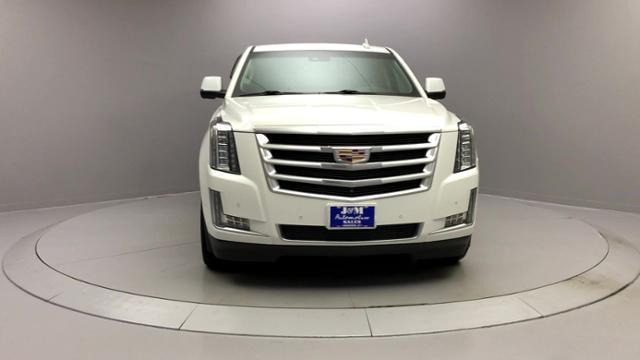 Used Cadillac Escalade 4WD 4dr Luxury 2017 | J&M Automotive Sls&Svc LLC. Naugatuck, Connecticut Used Cadillac Escalade 4WD 4dr Luxury 2017 | J&M Automotive Sls&Svc LLC. Naugatuck, Connecticut