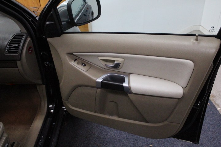 2013 Volvo XC90 AWD 4dr Platinum, available for sale in Plainville, Connecticut | New England Auto Sales LLC. Plainville, Connecticut 2013 Volvo XC90 AWD 4dr Platinum, available for sale in Plainville, Connecticut | New England Auto Sales LLC. Plainville, Connecticut