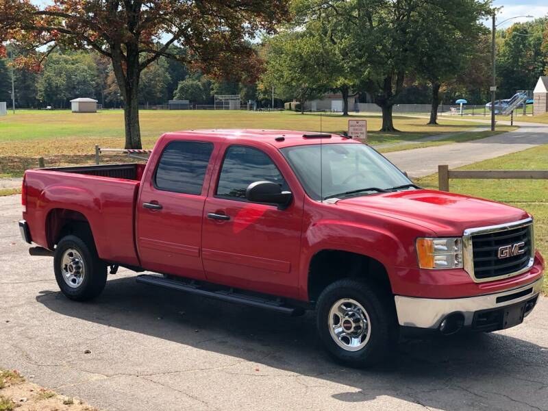 2009 GMC Sierra 2500HD 4WD Crew Cab 153" SLE, available for sale in Plainville, Connecticut | Choice Group LLC Choice Motor Car. Plainville, Connecticut