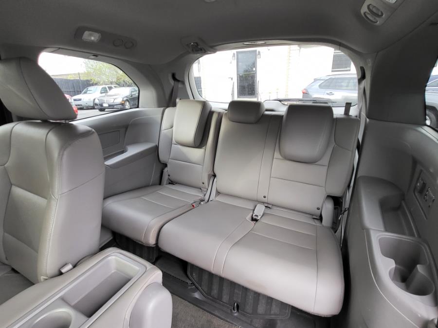 2016 Honda Odyssey 5dr EX-L w/Navi, available for sale in Newark, New Jersey | Champion Auto Sales. Newark, New Jersey 2016 Honda Odyssey 5dr EX-L w/Navi, available for sale in Newark, New Jersey | Champion Auto Sales. Newark, New Jersey