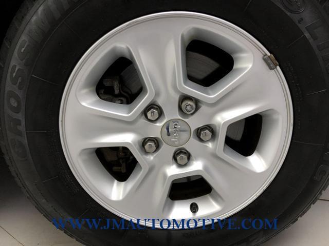 2014 Jeep Grand Cherokee 4WD 4dr Laredo, available for sale in Naugatuck, Connecticut | J&M Automotive Sls&Svc LLC. Naugatuck, Connecticut 2014 Jeep Grand Cherokee 4WD 4dr Laredo, available for sale in Naugatuck, Connecticut | J&M Automotive Sls&Svc LLC. Naugatuck, Connecticut