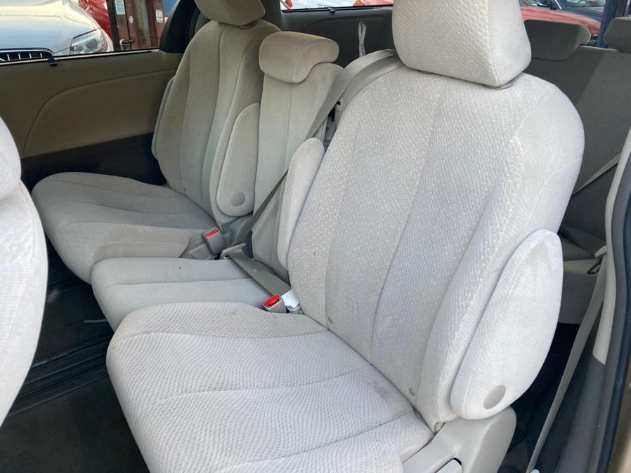 Used Toyota Sienna 5dr 8-Pass Van V6 LE FWD 2013 | Carsbuck Inc.. Brooklyn, New York Used Toyota Sienna 5dr 8-Pass Van V6 LE FWD 2013 | Carsbuck Inc.. Brooklyn, New York