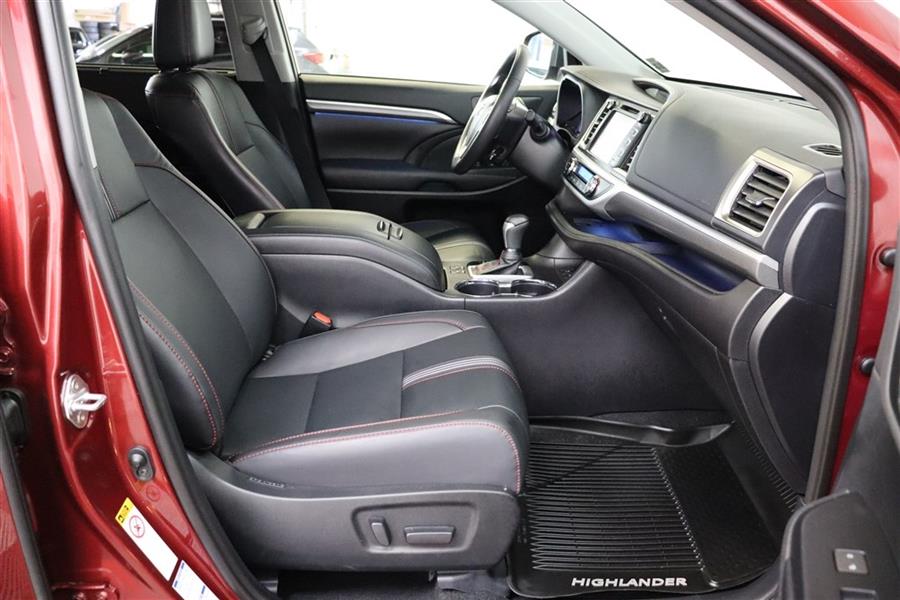 Used Toyota Highlander SE 2019 | Fast Track Motors. Paterson, New Jersey Used Toyota Highlander SE 2019 | Fast Track Motors. Paterson, New Jersey