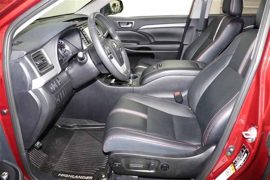 Used Toyota Highlander SE 2019 | Fast Track Motors. Paterson, New Jersey Used Toyota Highlander SE 2019 | Fast Track Motors. Paterson, New Jersey