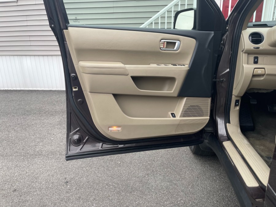2013 Honda Pilot 4WD 4dr EX-L w/RES, available for sale in Paterson, New Jersey | DZ Automall. Paterson, New Jersey 2013 Honda Pilot 4WD 4dr EX-L w/RES, available for sale in Paterson, New Jersey | DZ Automall. Paterson, New Jersey